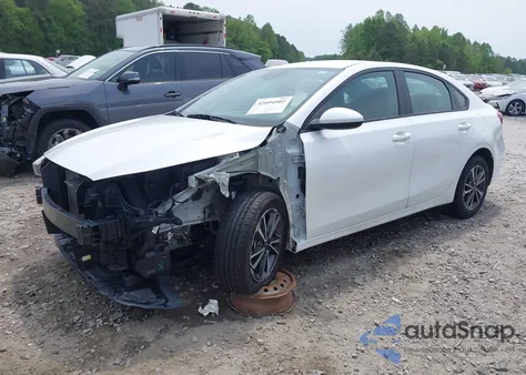 2022 Kia Forte Lxs z USA, uszkodzony, nr VIN 3KPF24AD7NE490948